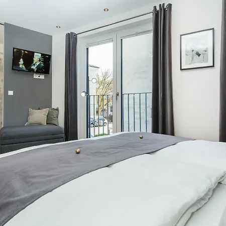4 & 5 Apartment *